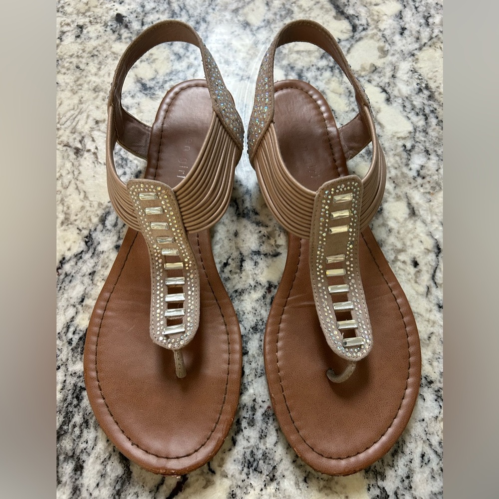 Elegant Tan Sandals with Rhinestone Accents Size 10M